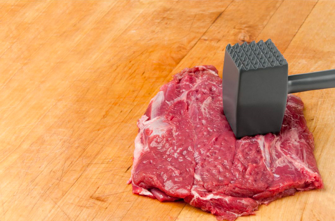 Un maillet à viande pour attendrir la viande