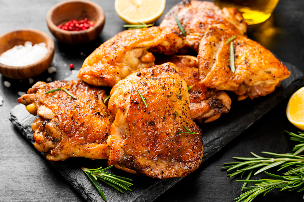 des cuisses de poulet désossées au barbecue