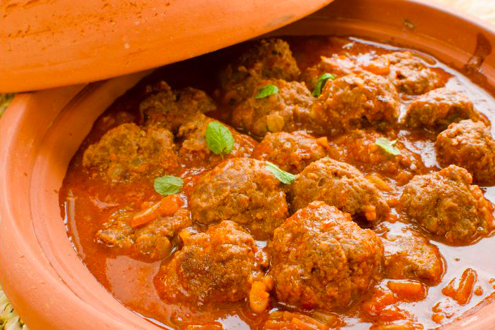 Un tajine de boulettes cuisiné pour l'aïd