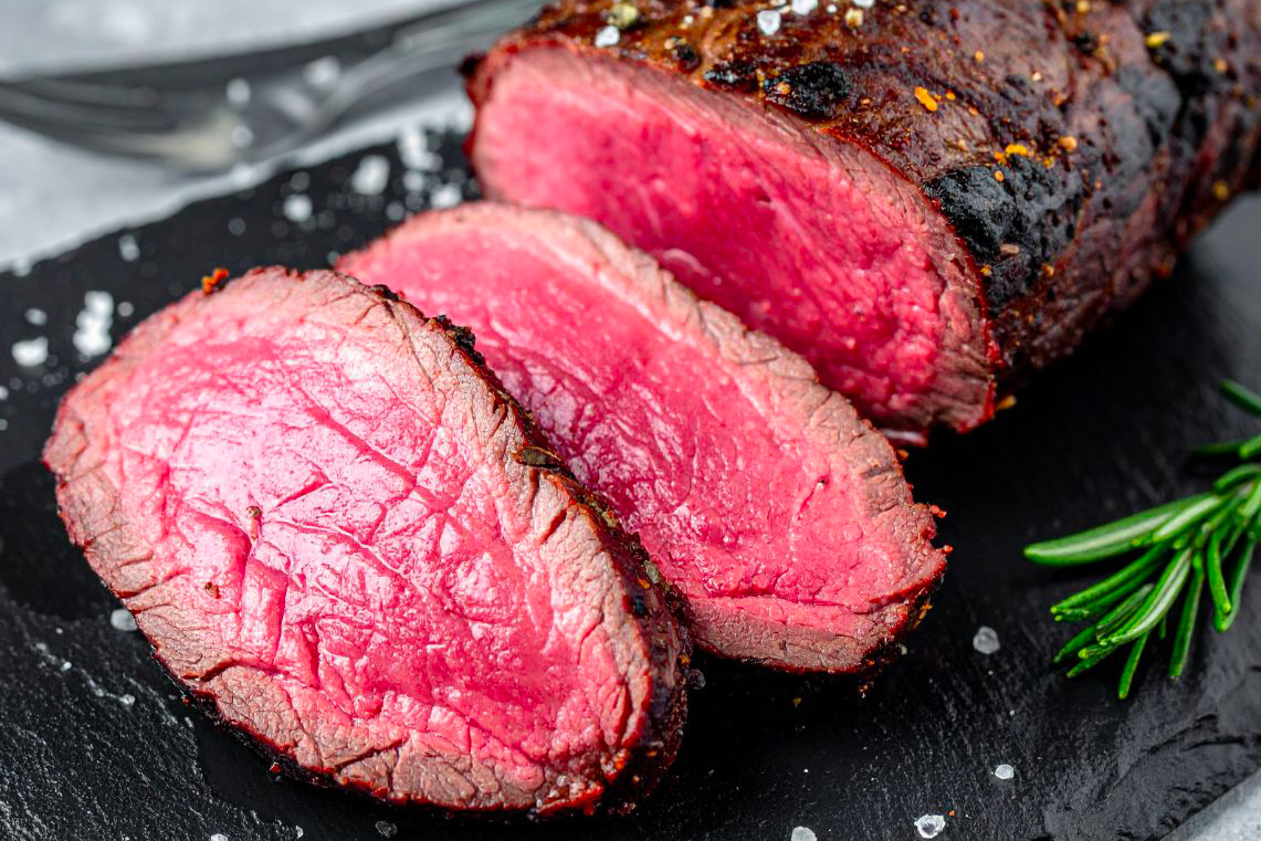 2 tra,ches de rôti de boeuf cuites au four à basse température