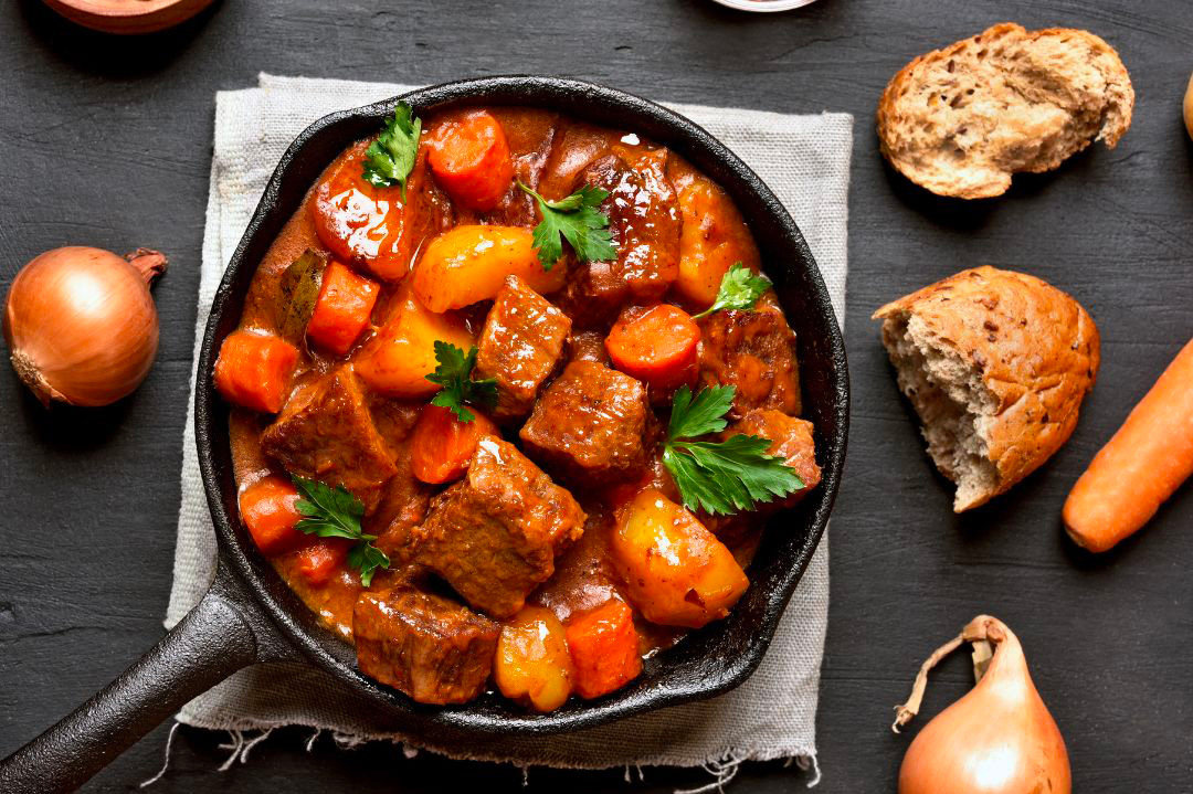 Un mijoté de boeuf à la courge qui cuit dans une cocotte