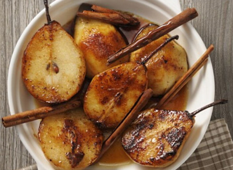 Pintade aux pommes et poire caramélisées