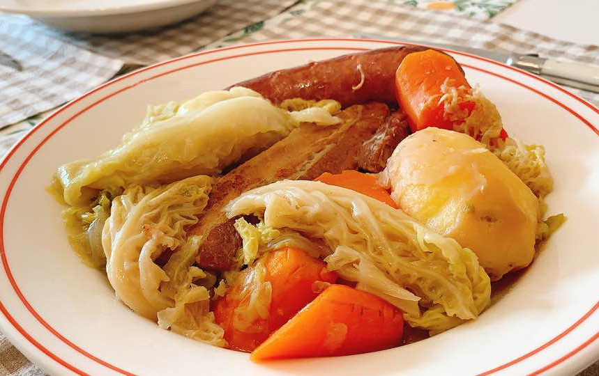 Une potée au chou avec de la saucisse de veau