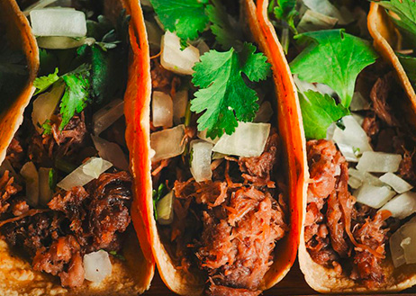 Des tacos à l'agneau en gros plan