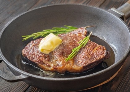 Les meilleures matières grasses pour cuire une viande : laquelle choisir selon chaque morceau ?