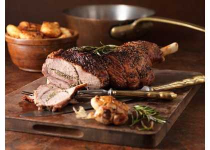 GIGOT D’AGNEAU AU MIEL, POMMES DE TERRE