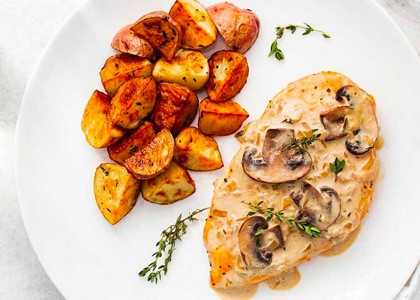 POULET À LA MOUTARDE, ESTRAGON, CHAMPIGNONS