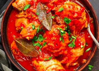 POULET AUX TOMATES CERISES, AIL, VINAIGRE BALSAMIQUE