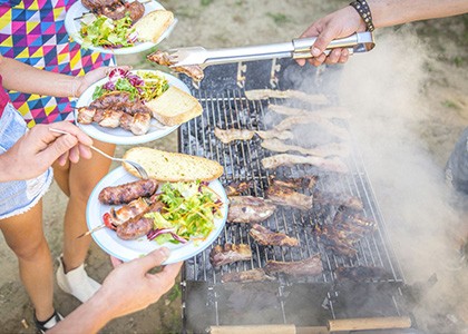 Quelle viande emporter pour un barbecue pendant les vacances ? Le guide pratique pour éviter le gaspillage