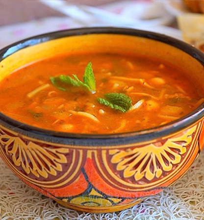 Découvrez la recette traditionnelle de la Shorba, une soupe algérienne savoureuse !
