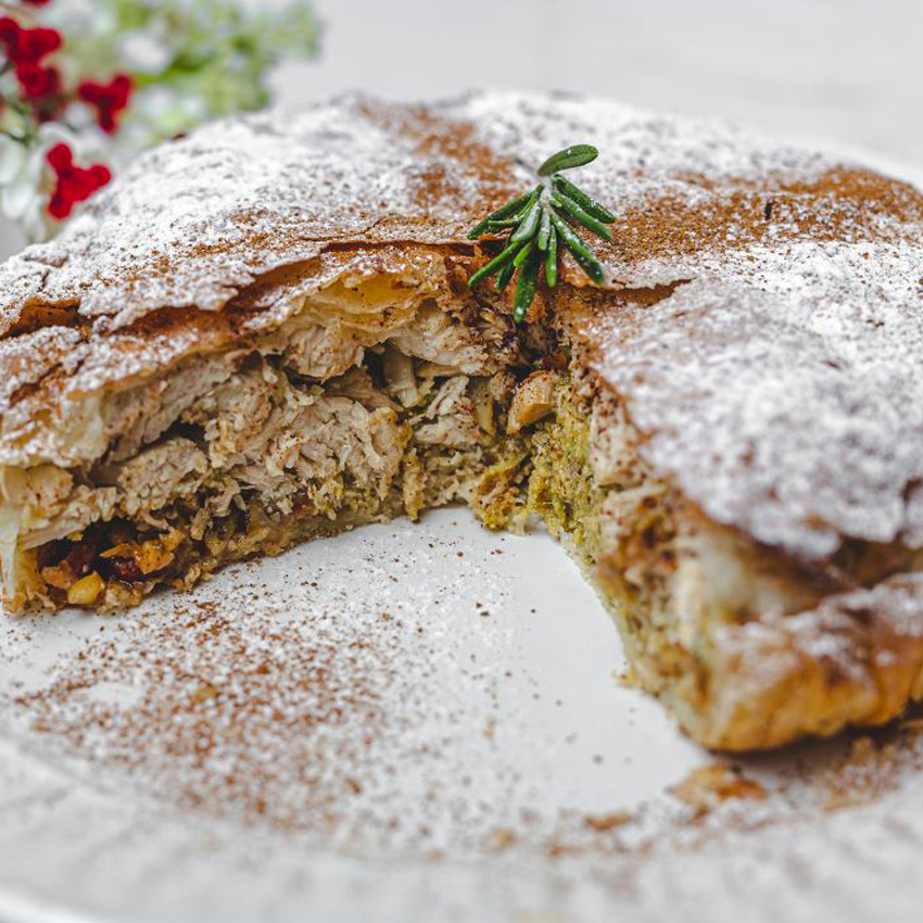 Délice de pastilla au poulet et aux amandes croquantes