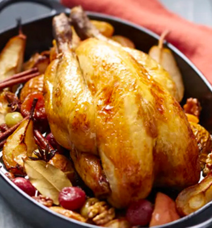 Pintade aux pommes et poires caramélisées aux épices douces