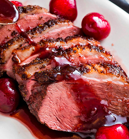 Magret de canard rosé aux cerises : la recette facile et raffinée à tester d'urgence